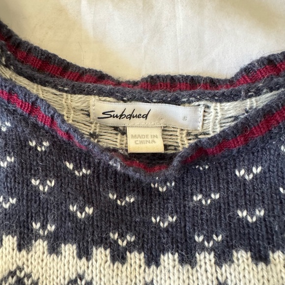 subdued winter sweater - Picture 3 of 3